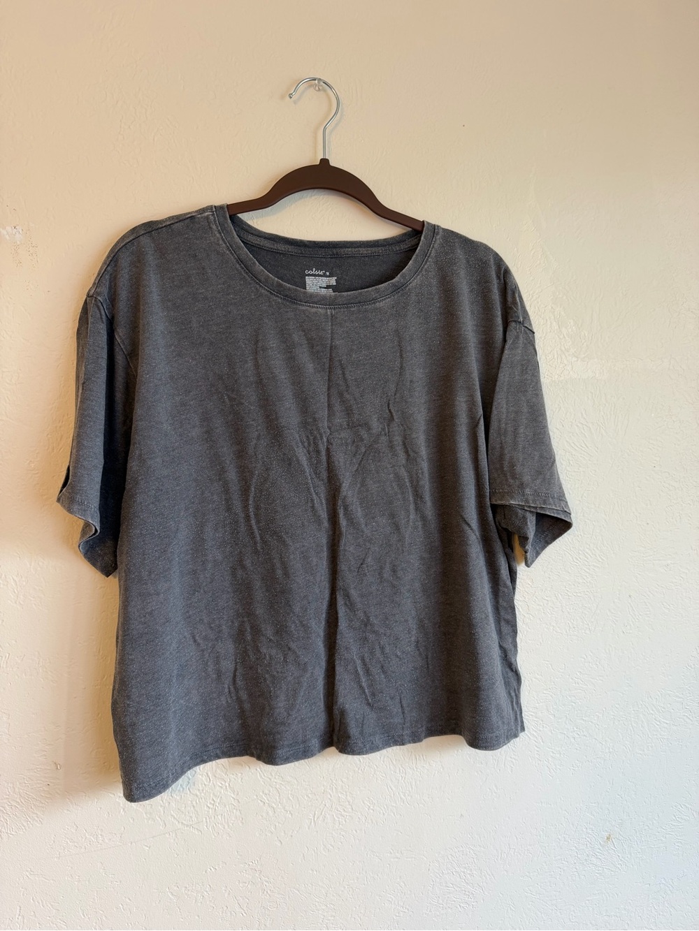 Colsie Women’s Cropped Crewneck Tee in Charcoal Gray